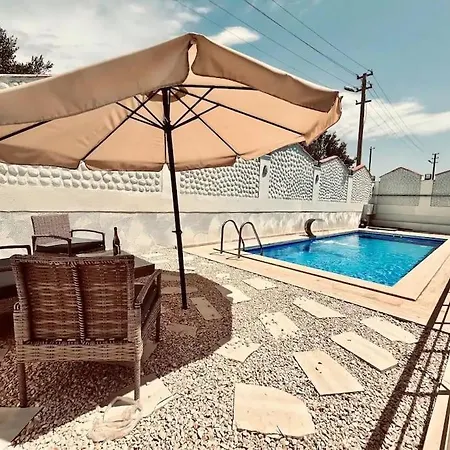 Private Oasis With Its Own Pool Near The Urla'da Oezel Havuzlu Evde Konakla *