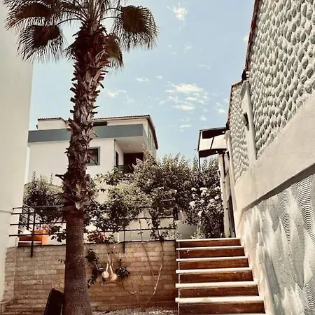 Private Oasis With Its Own Pool Near The Urla'da Oezel Havuzlu Evde Konakla