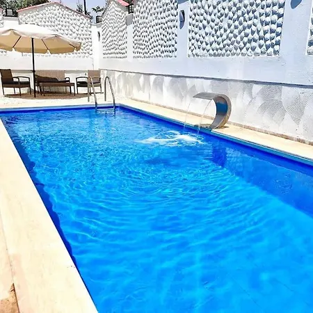 Private Oasis With Its Own Pool Near The Urla'da Oezel Havuzlu Evde Konakla
